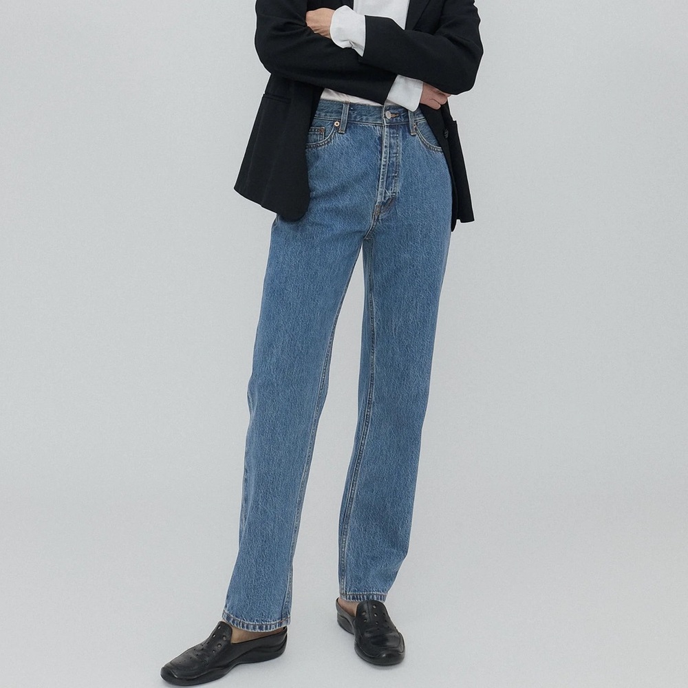 Classic Straight Leg Women Jeans in Medium Blue